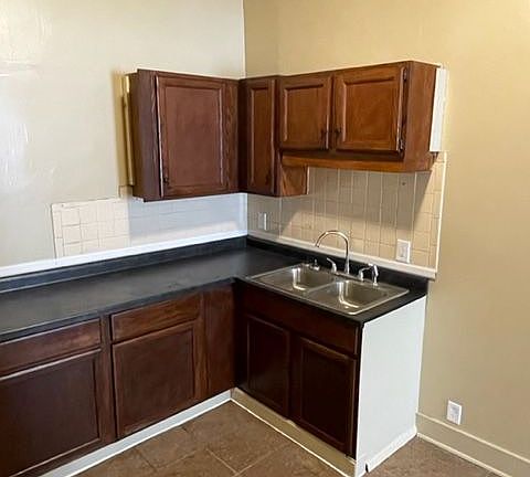 5th image of 253 N Warman Ave