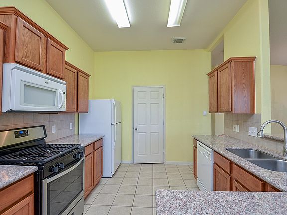 5th image of 20110 Goss Hollow Ln