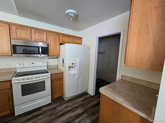 2nd image of 20005 Hidden Oaks Dr