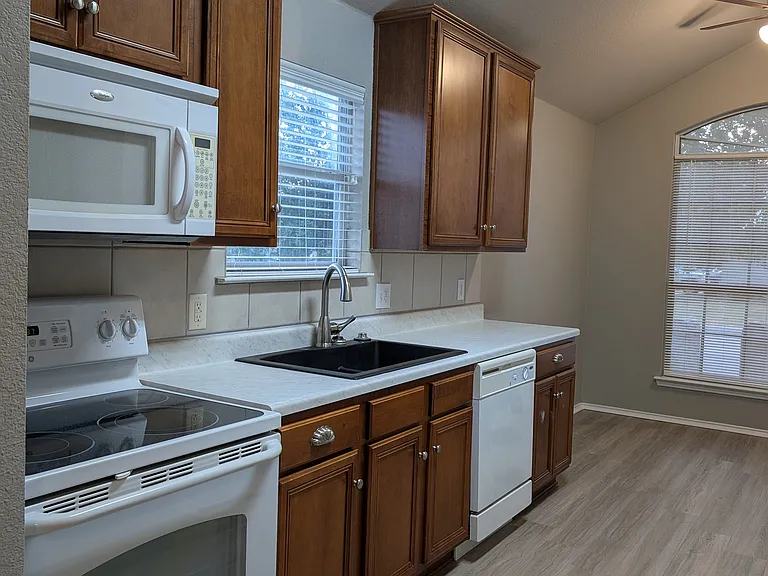 525 Oxford Loop — Photo 38