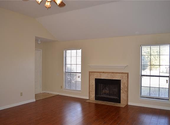 4th image of 724 Lemons Dr