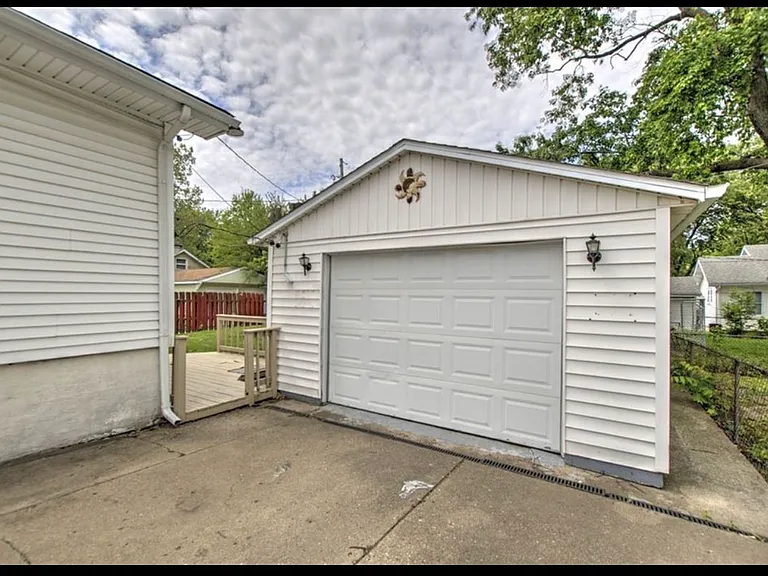 2203 N Jasper St — Photo 3