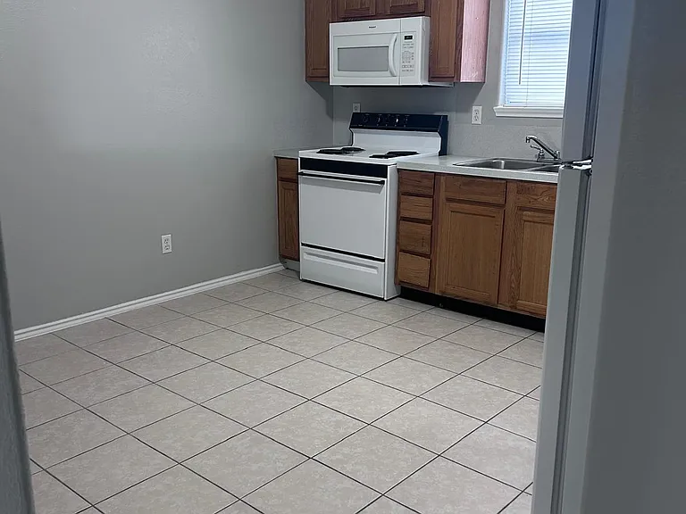2324 W Elisa Ln #7 — Photo 2