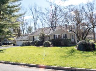45 Shadowlawn Dr, Livingston, NJ 07039