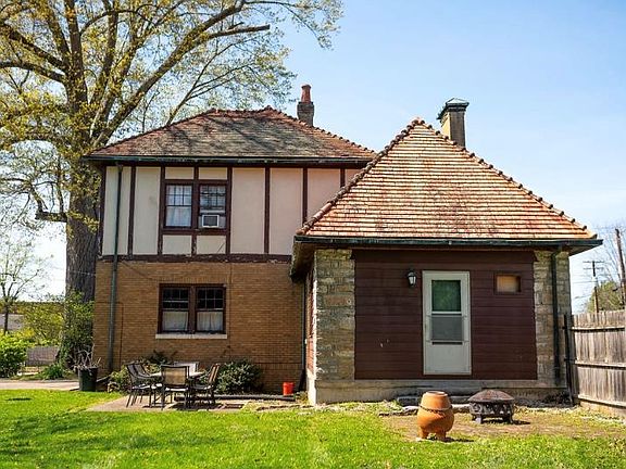 17th image of 1400 E 2nd St