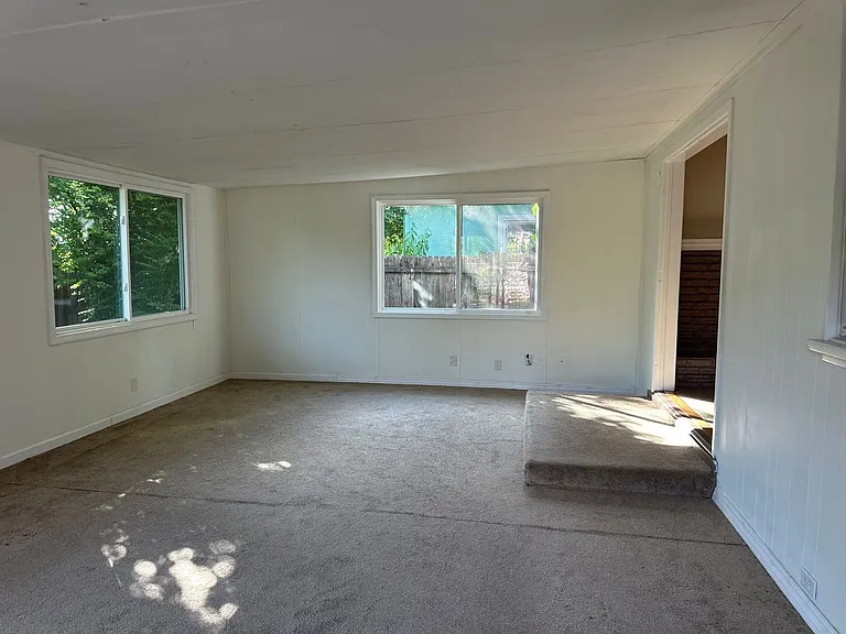 4690 Brookfield Dr — Photo 4