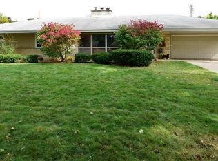 3258 N Colonial Dr, Wauwatosa, WI 53222