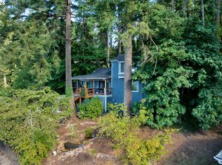 7025 Glacier Dr, Springfield, OR 97478