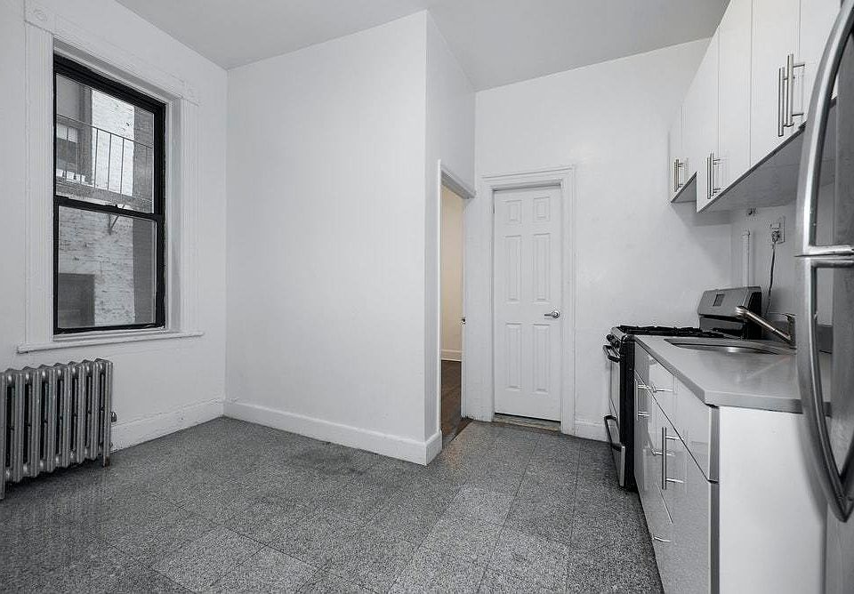 2nd image of 242 E 71st St