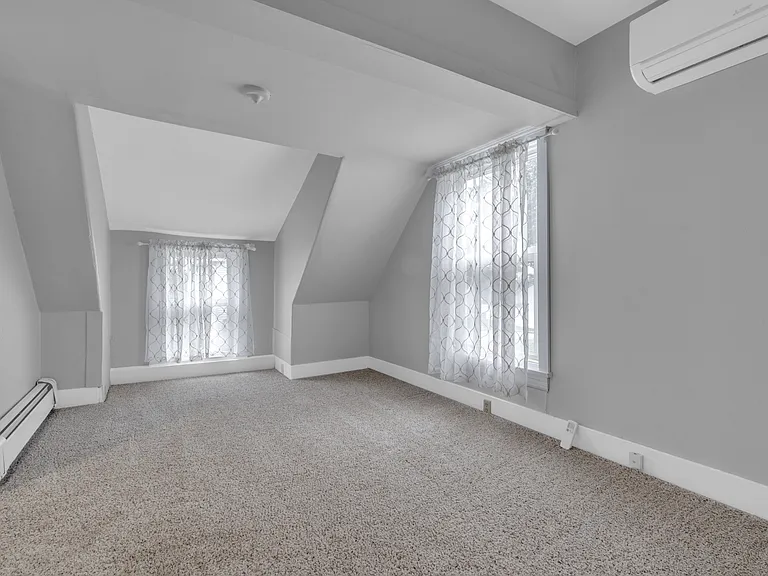 102 Orange St — Photo 24