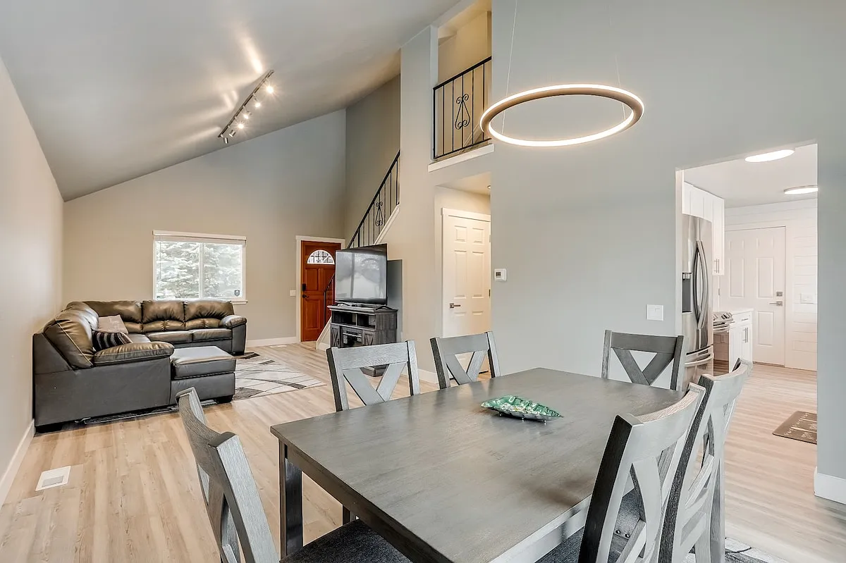 4 bed, $7,875 — Photo 1