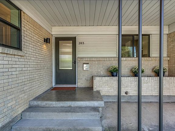 3rd image of 203 Leda Dr