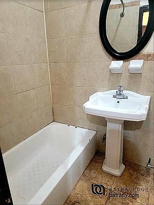 5th image of 187 Stanhope St APT 1R