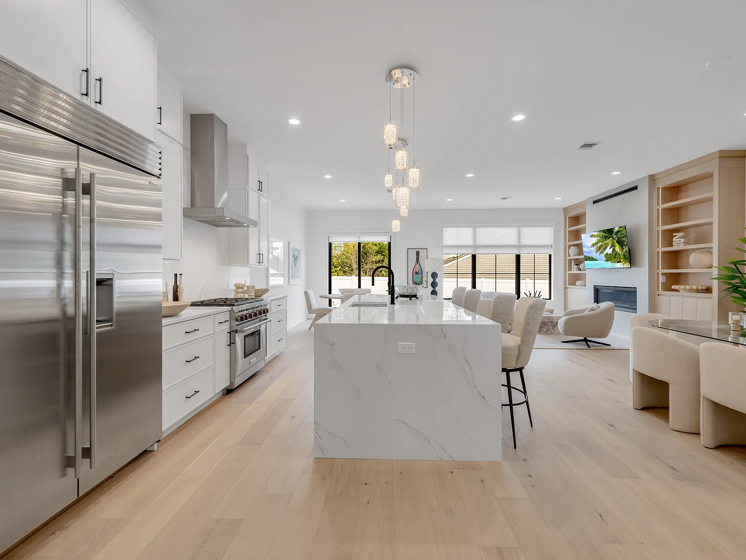 3 bed, 3.5 bath, 5000 sqft, $9,500 — Photo 4