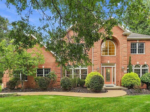 2nd image of 1016 Diane Ln