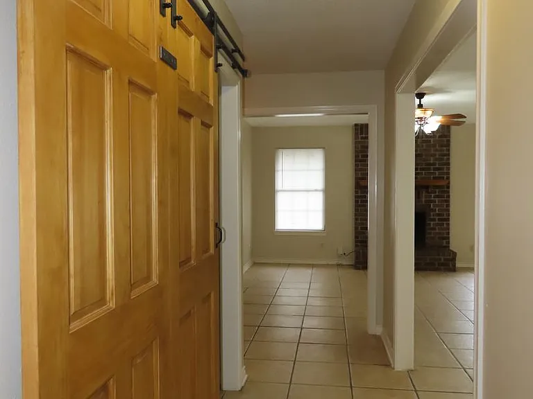 808 Corey Dr — Photo 8