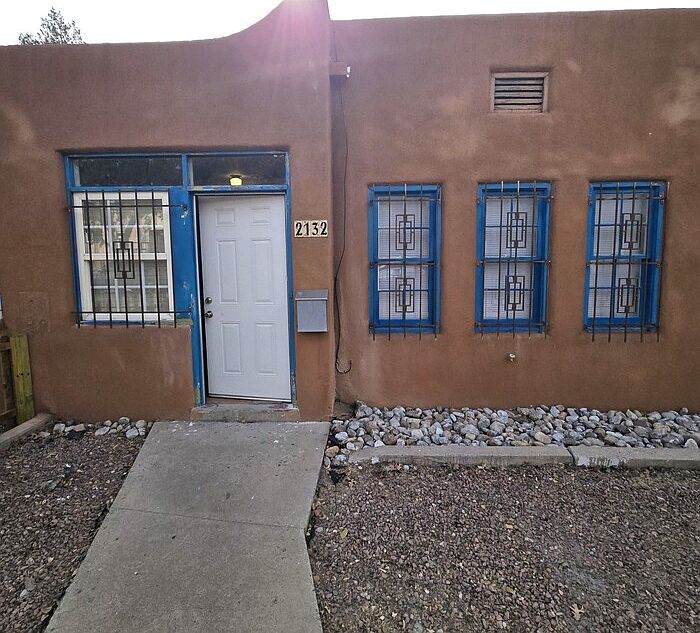1st image of 2132 Gold Ave SE #2132