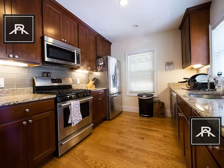 39 Beaconsfield Rd #1 — Photo 16
