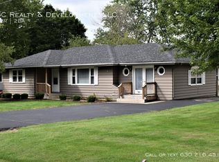 2S336 Meadow Dr, Batavia, IL 60510