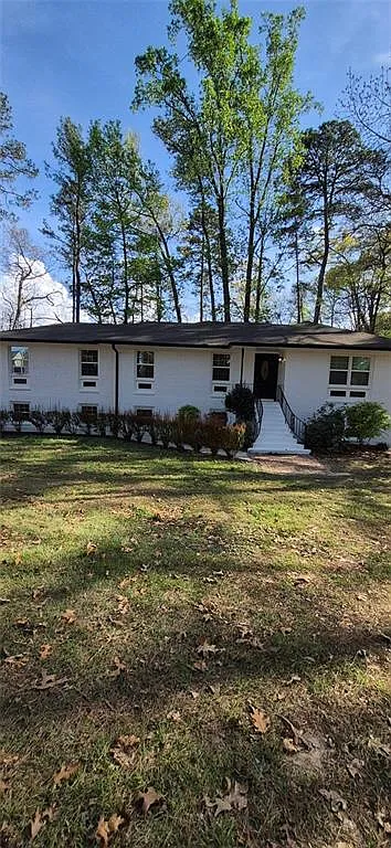4 bed, 2.0 bath, 3293 sqft, $3,200 — Photo 1