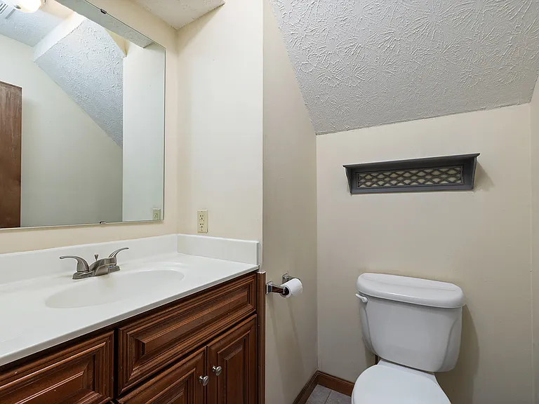 3749 N Pickwick Ave — Photo 16