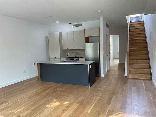 Rented by Easy Street Properties | media 18