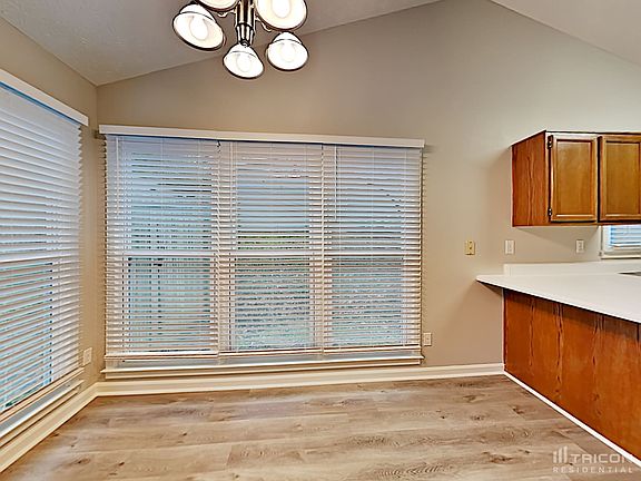 3rd image of 216 Pine Branch Dr