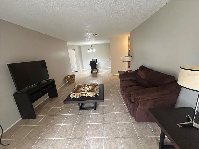 636 Kenwick Cir #105 — Photo 8