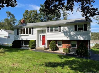 32 Heritage Hill Rd, Branford, CT 06405
