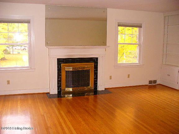 2nd image of 1884 Richmond Dr