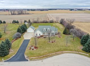 7573 Sunburst Ln, Neenah, WI 54956