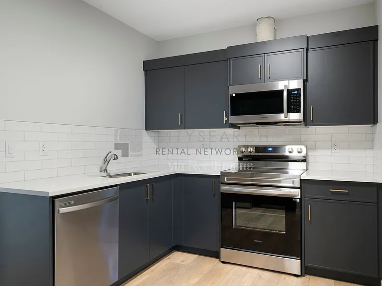 31 Royston Ter NW — Photo 4