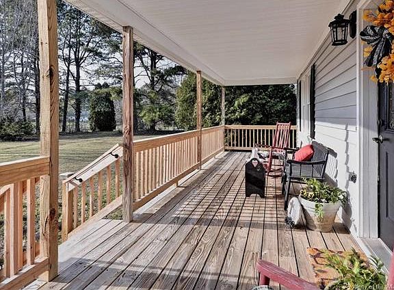 5th image of 105 Forest Ln