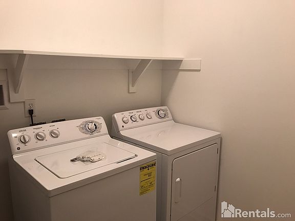 5th image of 920 Southmoor Dr Unit 301