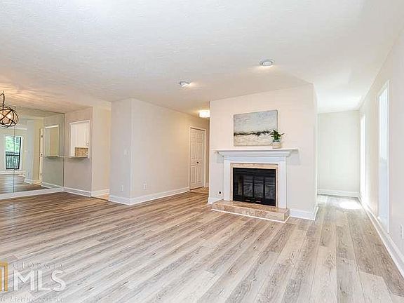 2nd image of 1505 Cumberland Ct SE