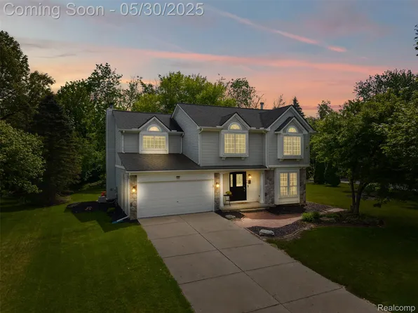 6248 Lake Waldon Ct, Clarkston, MI 48346