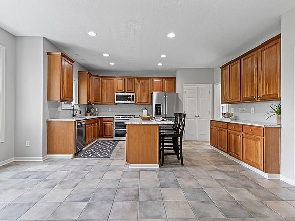 3rd image of 3969 Andrew Lake Pl