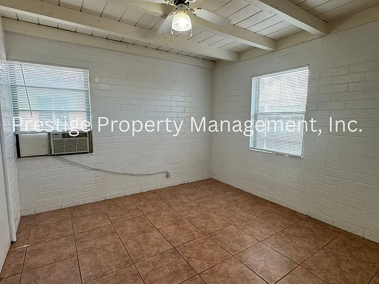2201 E Grant Rd #19 — Photo 7