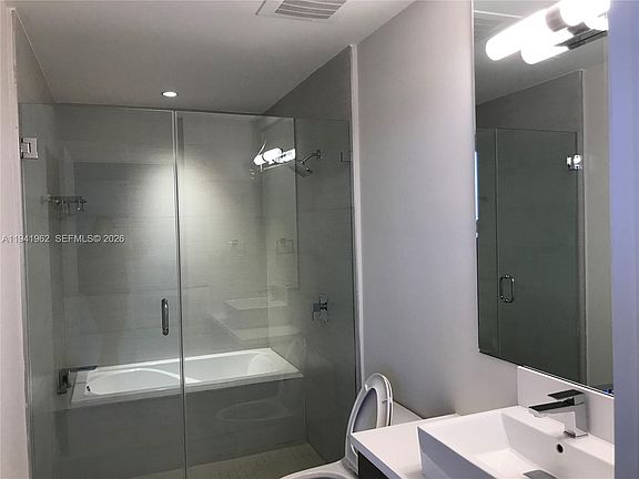 2nd image of 1010 Sw 2nd Avenue #506