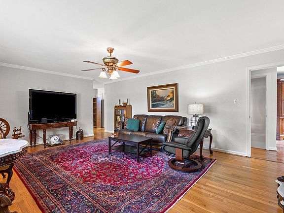 4th image of 853 Rebecca Dr