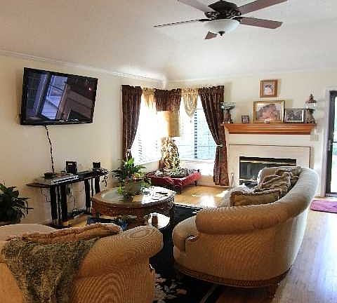 3rd image of 200 Westport Dr