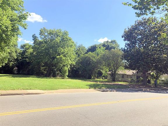 4th image of 228 E Vandiver Blvd