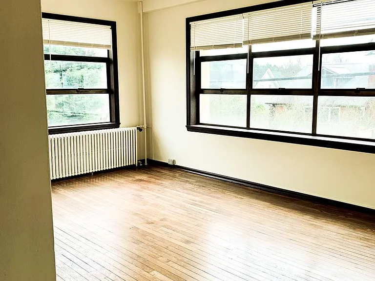 Montlake Apartments — Photo 1