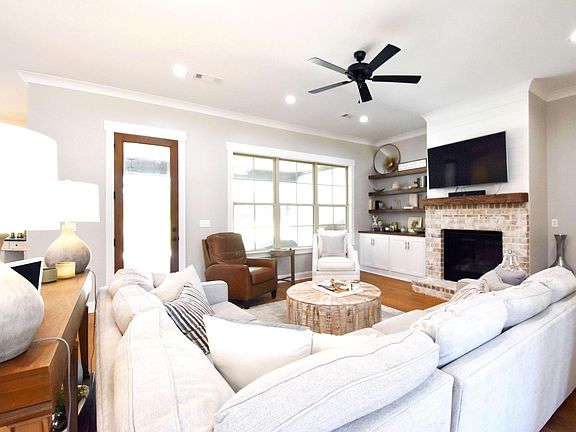 4th image of 106 Ridge Oak Ln