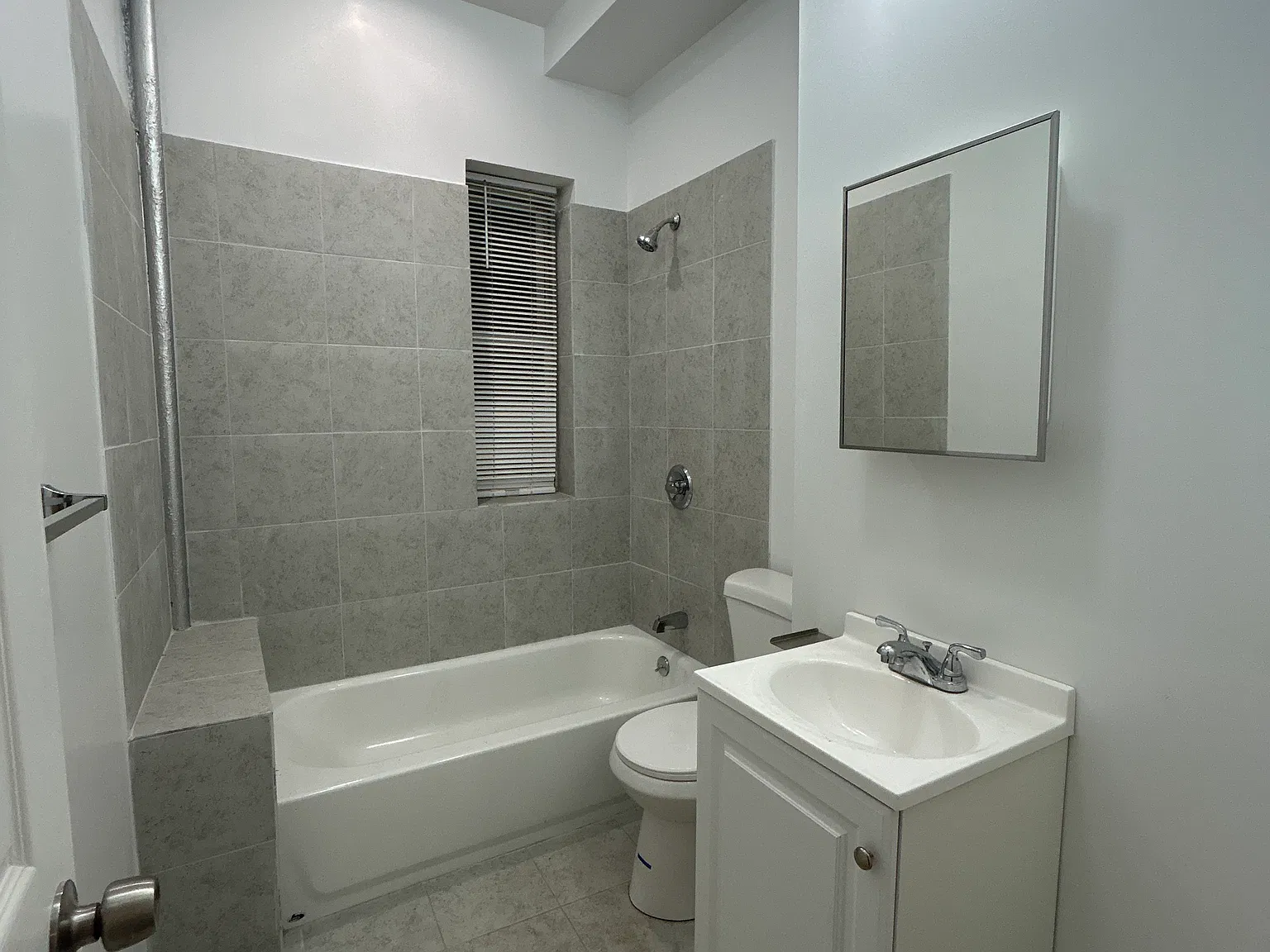 731 Sheffield Avenue — Photo 3