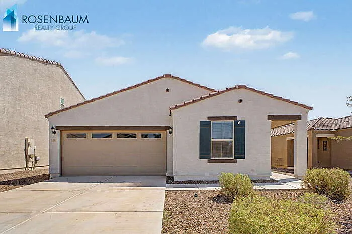 3 bed, 2.0 bath, 1605 sqft, $1,699 — Photo 2