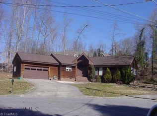 906 Blackstone Cres, Thomasville, NC 27360