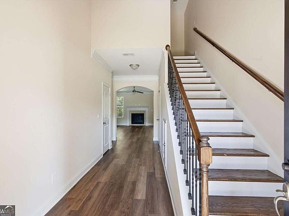 4th image of 564 Sprayberry Dr