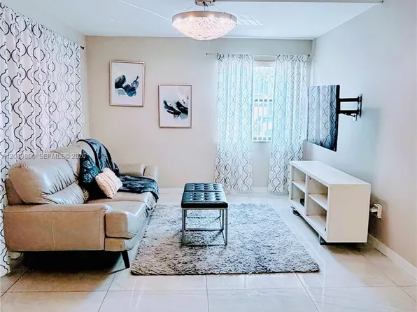 20120 NE 3rd Ct APT 7, Miami, FL 33179