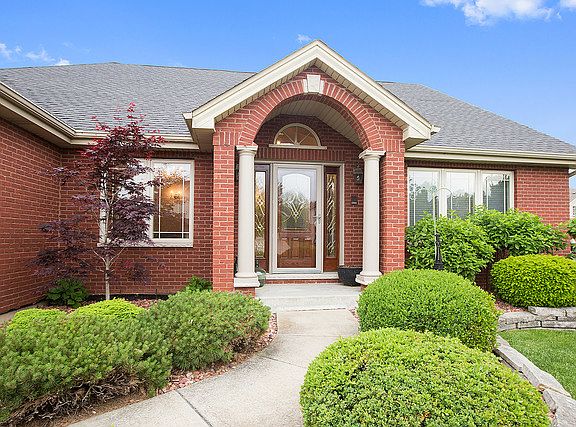 3rd image of 14324 S Surrey Ct